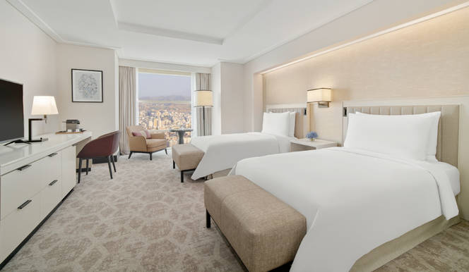 Deluxe Room Twin City View