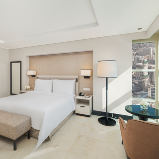 Deluxe Accessible room King Partial Haram View